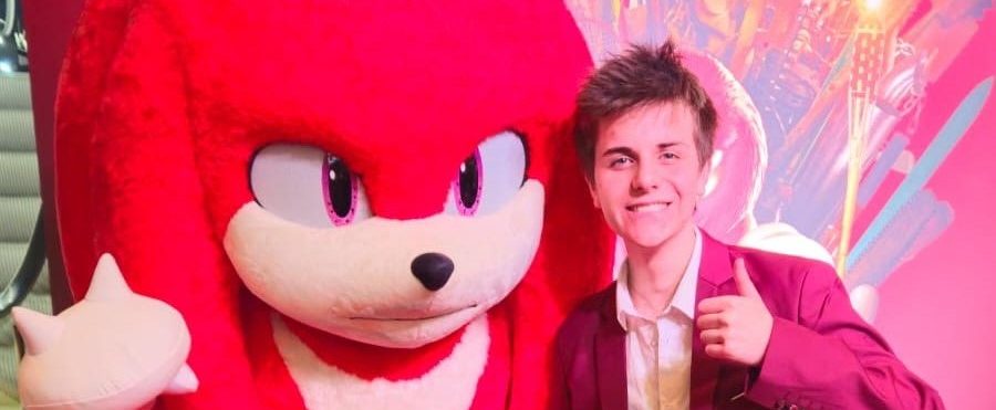 Con at the Knuckles Global Premiere