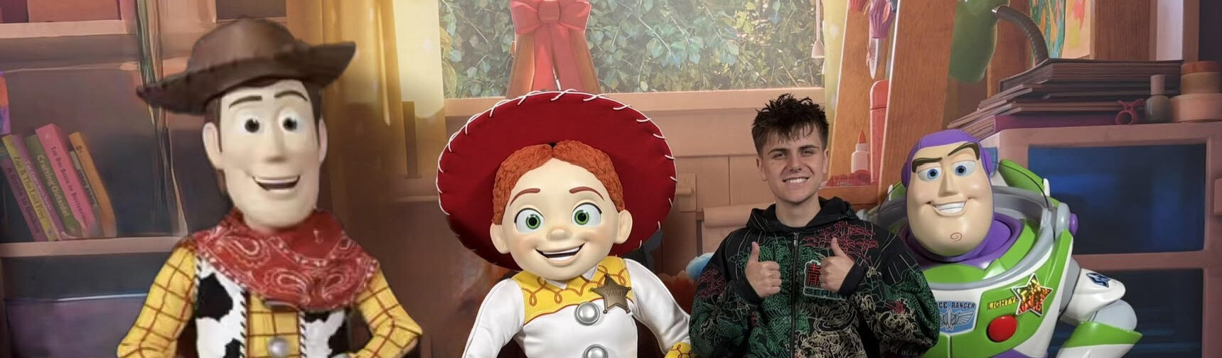 Con at the Toy Story 5 Gala Screening Party!!!